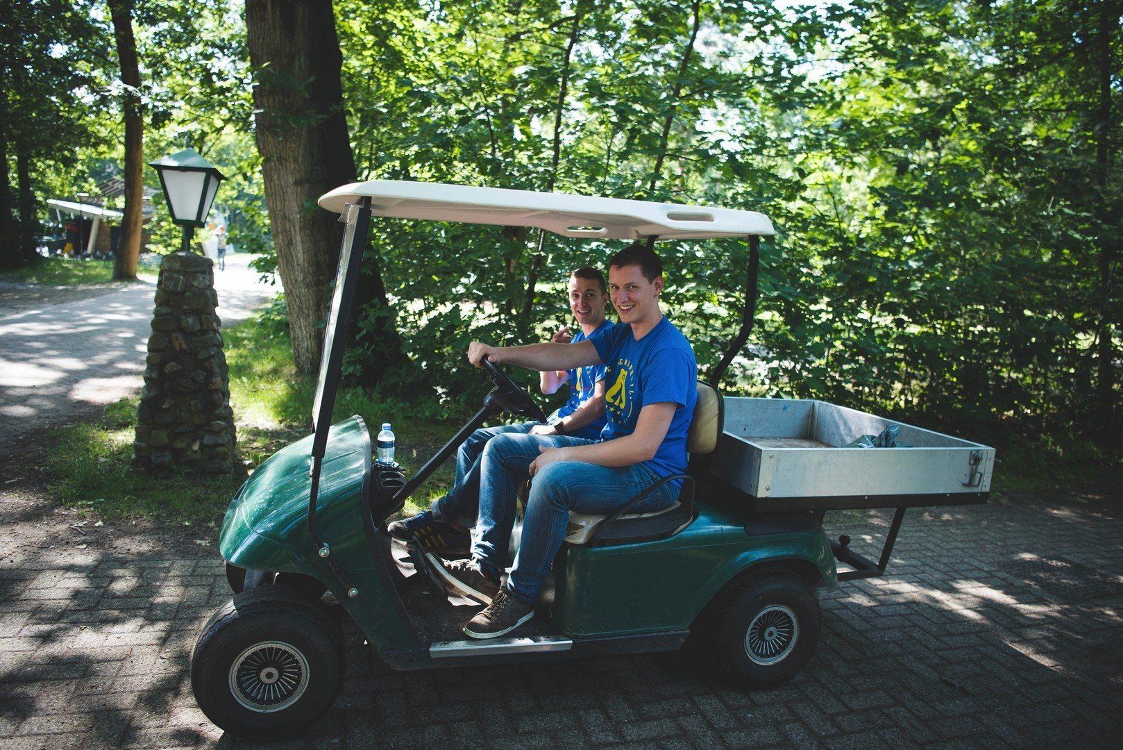 Medewerkers berenkuil